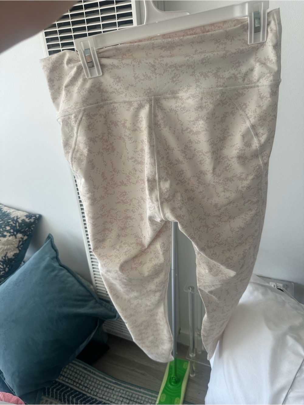 Fabletics Cream Printed Capri Leggings - Picture 2 of 3